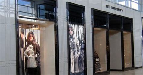 burberry yorkdale store.